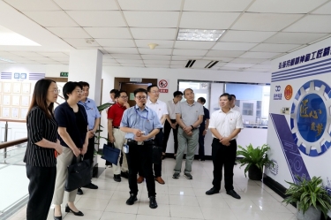 2020年7月14日，時任浙江省總工會黨組成員、副主席張衛(wèi)華一行蒞臨景興紙業(yè)調(diào)研推進(jìn)新時代產(chǎn)業(yè)工人隊伍建設(shè)改革工作