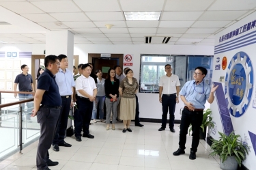 2020年7月29日，時任浙江省政協(xié)常委、社法委副主任、省總工會副主席、一級巡視員董建偉蒞臨景興紙業(yè)調(diào)研新時代工匠培育工作