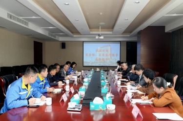 商務(wù)部駐杭特辦特派員劉福學(xué)攜浙江省商務(wù)廳黨組成員、總經(jīng)濟(jì)師朱軍一行蒞臨景興紙業(yè)考察調(diào)研